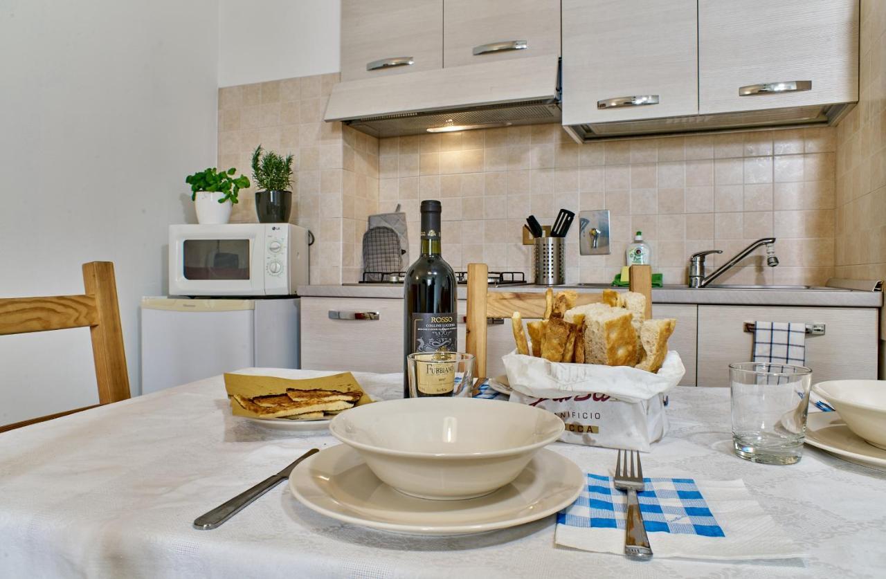 Colorato E Vivace Bilocale Apartment Лука Екстериор снимка
