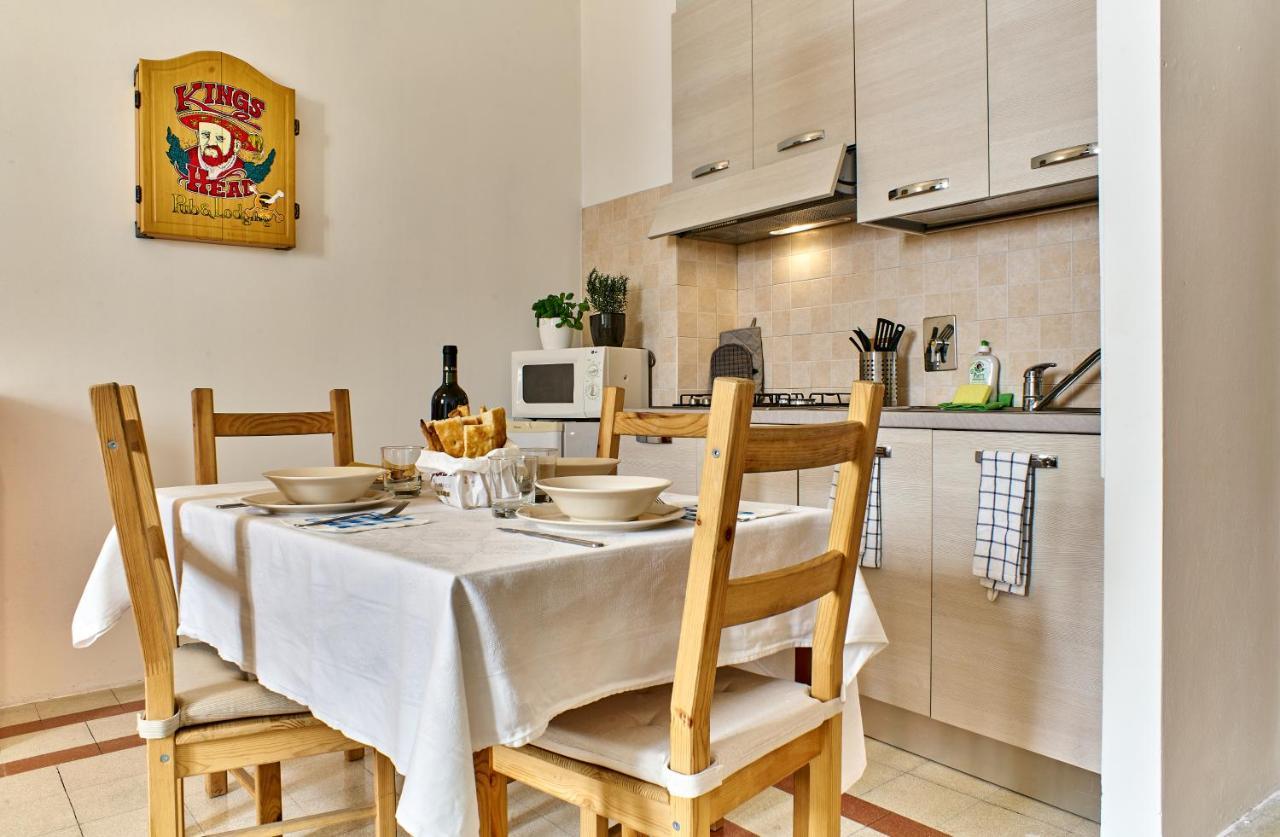 Colorato E Vivace Bilocale Apartment Лука Екстериор снимка