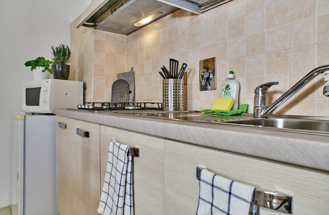 Colorato E Vivace Bilocale Apartment Лука Екстериор снимка