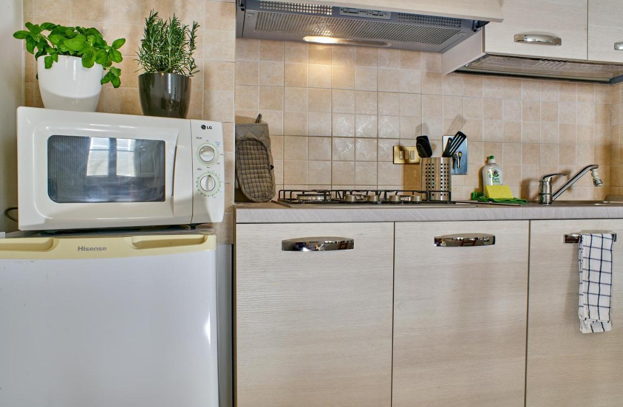 Colorato E Vivace Bilocale Apartment Лука Екстериор снимка