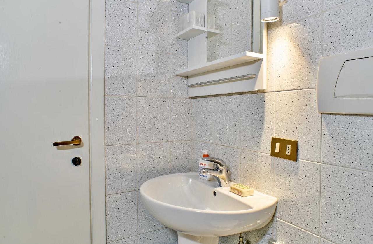 Colorato E Vivace Bilocale Apartment Лука Екстериор снимка